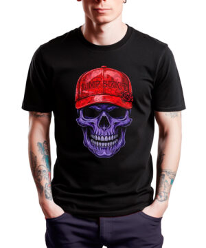 Czarna koszulka męska z fioletową czaszką oraz czerwona czapka LIMP BIZKIT z motywem "Hat skull" na model.