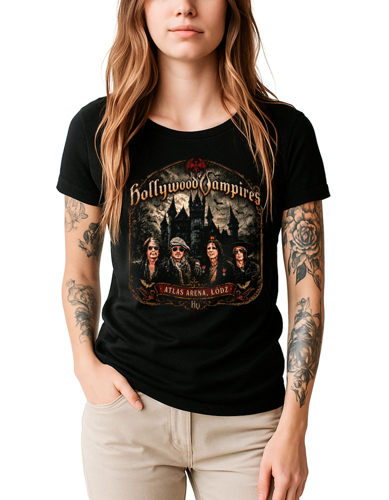 Czarna damska koszulka HOLLYWOOD VAMPIRES „Atlas Arena Łódź”, noszona przez kobietę z tatuażami, przedstawiona na białym tle.