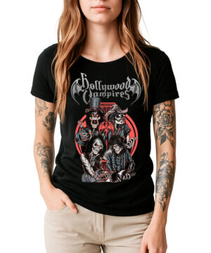 Czarna damska koszulka HOLLYWOOD VAMPIRES „Caricature” z nadrukiem przedstawiającym szkielety, prezentowana przez osobę o długich włosach i w jasnych spodniach, z ręką w kieszeni.
