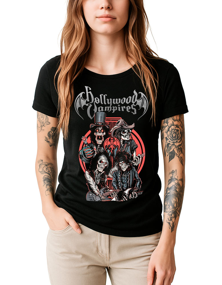 Czarna damska koszulka HOLLYWOOD VAMPIRES „Caricature” z nadrukiem przedstawiającym szkielety, prezentowana przez osobę o długich włosach i w jasnych spodniach, z ręką w kieszeni.