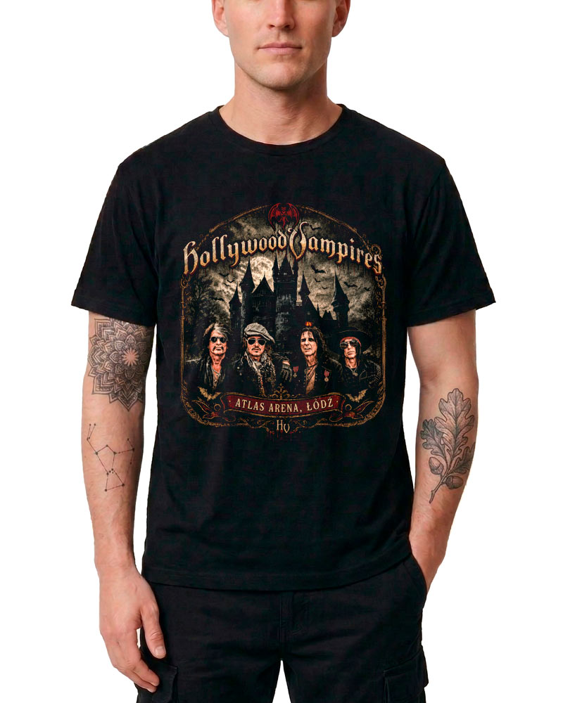 tshirt-muzyczny-koncertowy-meski-holywood-vampires-atlas-arena-lodz Czarna męska koszulka HOLLYWOOD VAMPIRES z nadrukiem przedstawiającym trzy postacie, zamek oraz napis „Atlas Arena, Łódź” z przodu.