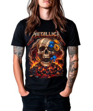 Czarna koszulka METALLICA "Chorzów - Silesian Roots Skull" z motywem płonącej czaszki oraz niebieskich i żółtych kwiatów.