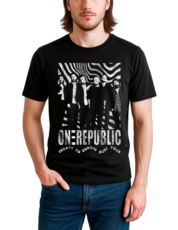 tshirt-muzyczny-meski-czarny-one-republic-escape-to-europe-photo Czarna koszulka ONE REPUBLIC "Escape to Europe Photo" z czarno-białym zdjęciem zespołu na przodzie.