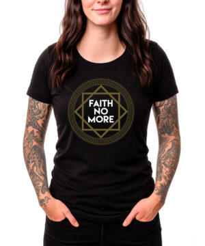 Czarna damska koszulka FAITH NO MORE z geometrycznym wzorem „Sol Invictus cover logo”, prezentowana przez kobietę z tatuażami na rękach, na białym tle.
