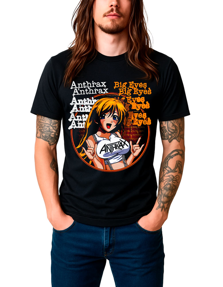 tshirt-muzyczny-koncertowy-meski-anthrax-big-eyes Męska czarna koszulka ANTHRAX „Big Eyes” z grafiką w stylu anime oraz nadrukami „Anthrax” i „Big Eyes”; widoczne są również tatuaże na ramionach osoby noszącej koszulkę.